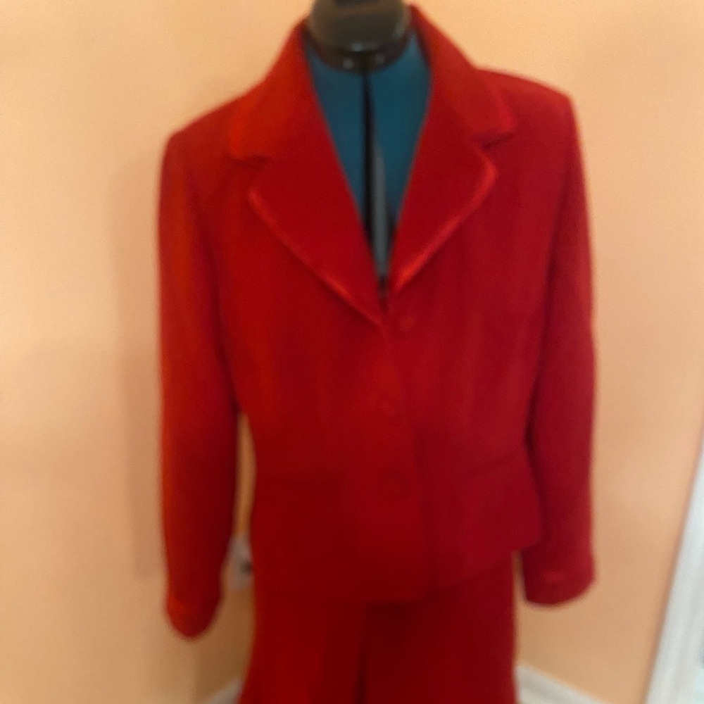 Julian Taylor, suit,